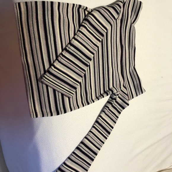 Never worn Club Monaco off the shoulder top - Picture 6 of 9